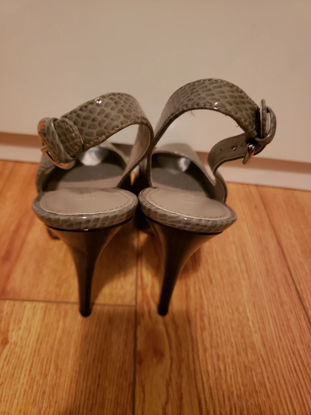 Le Château Grey Snake Print Peep-Toe Heels.size 7 - photo 4