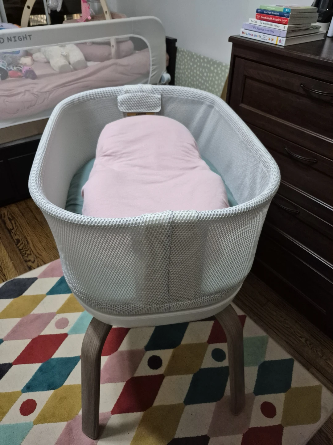 Graco SmartSense Bassinet – Auto Rocking – Great Condition - photo 3
