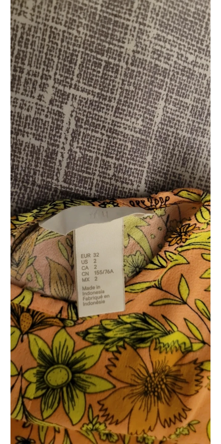 H&M Floral Print Short Sleeve Top Size 2 - photo 3