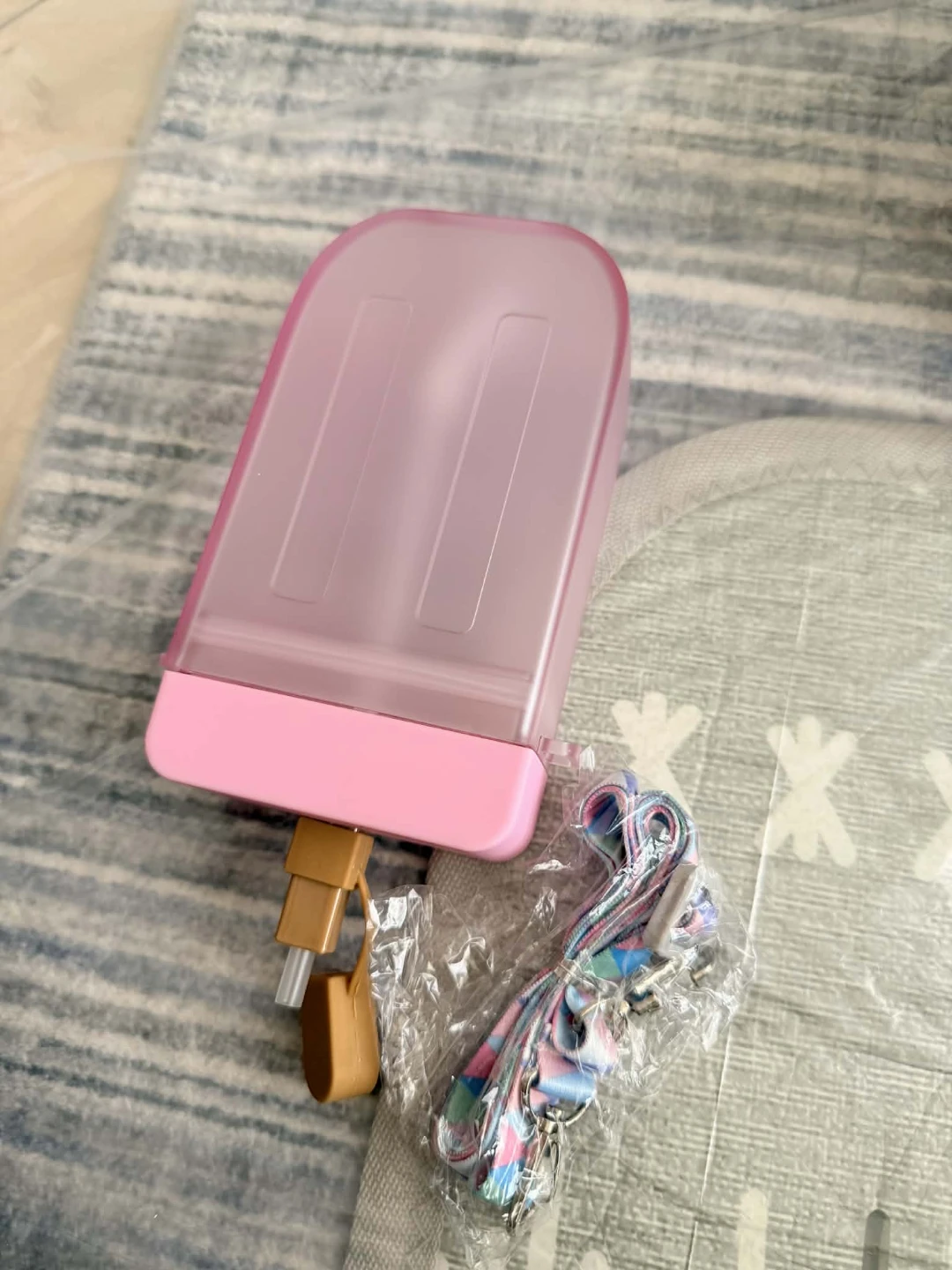 Popsicle Shaped Water Bottle with Strap - Pink 🧡 - photo 2