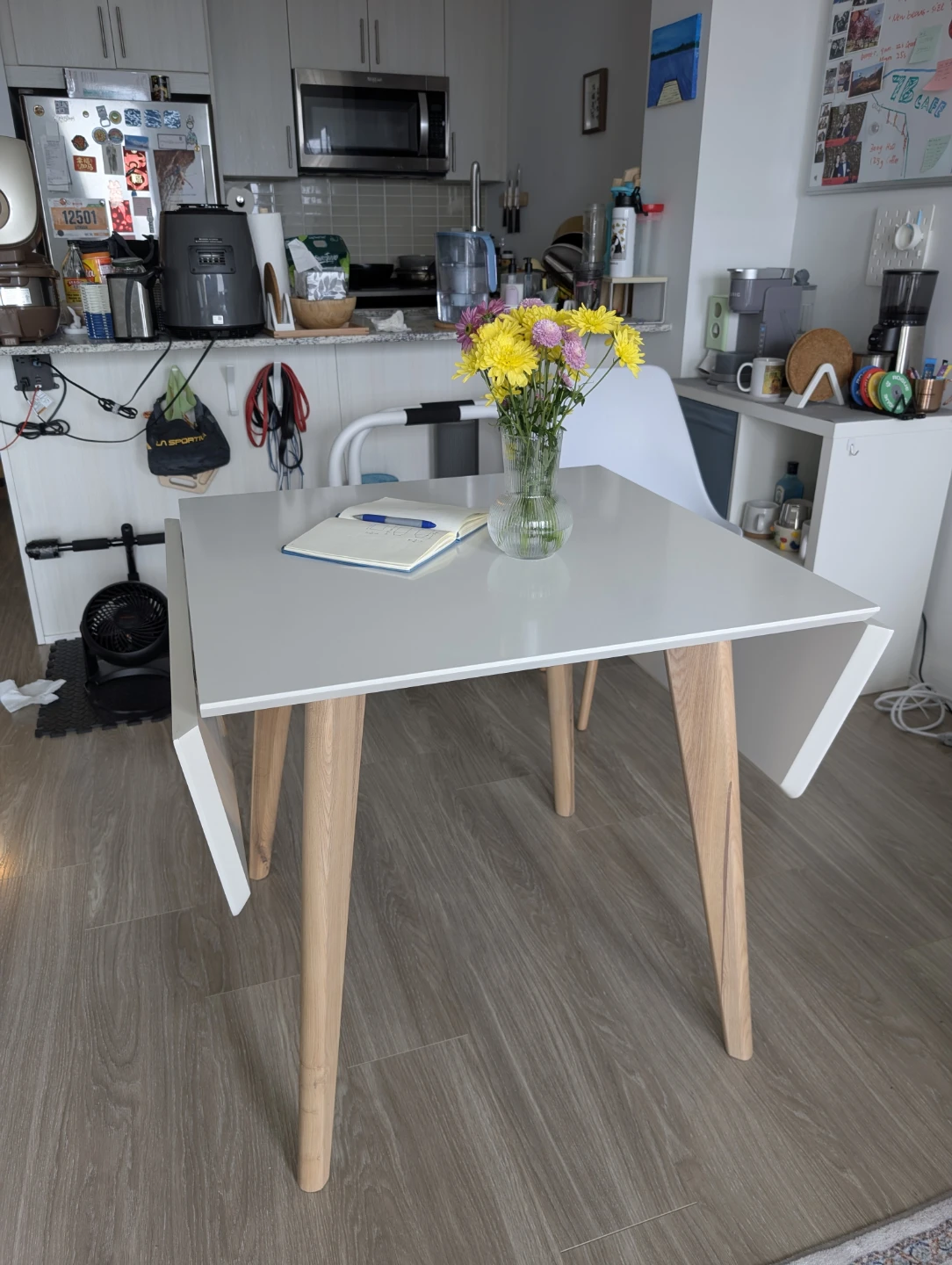 Modern folding dining table from Structable