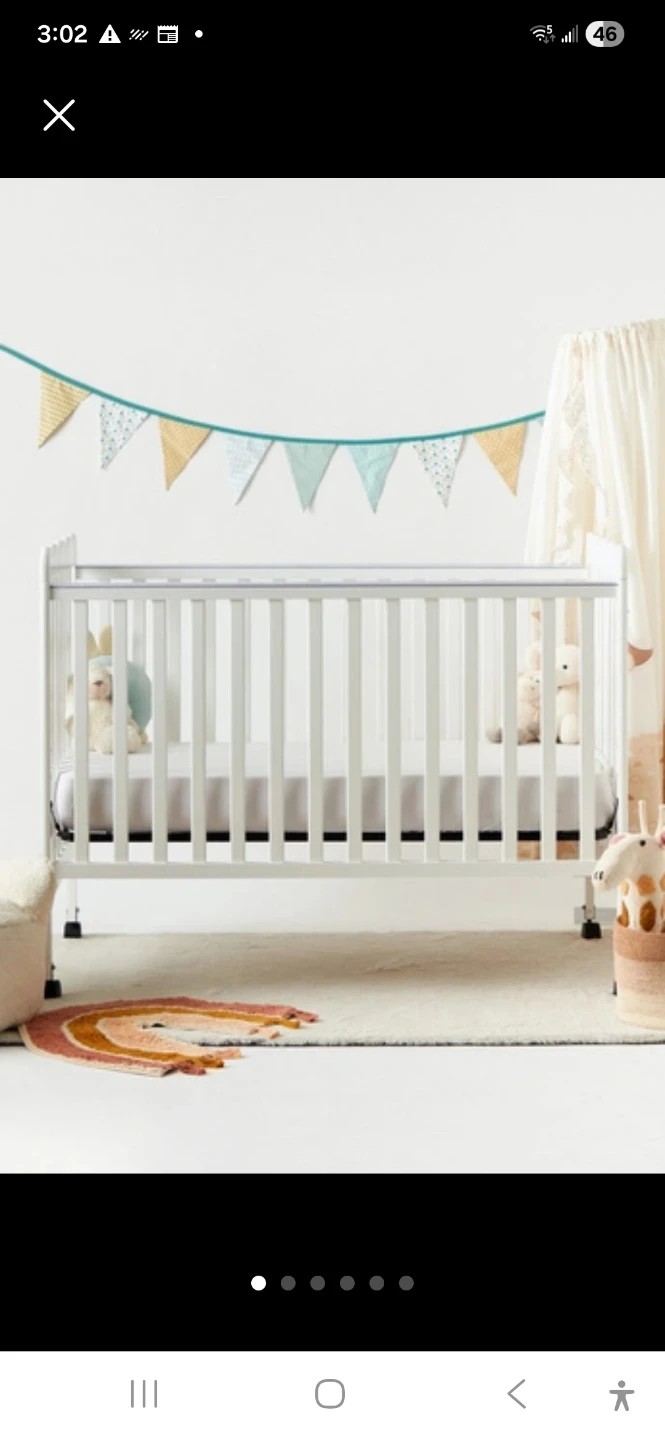 Crib with wheel and brake + edge protector + mattress (like new)