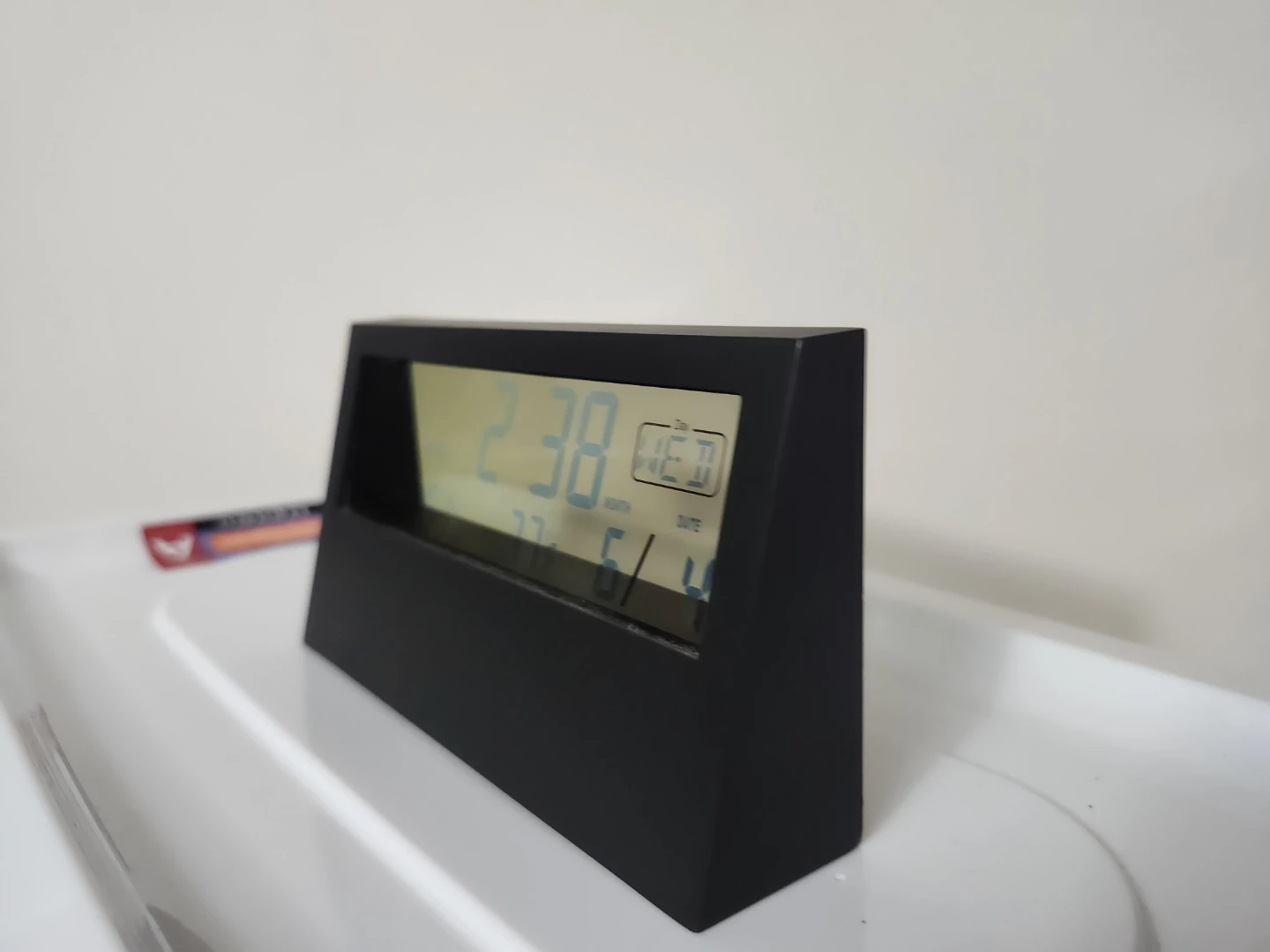 Digital Clock with humidity and indoor temp display - photo 3