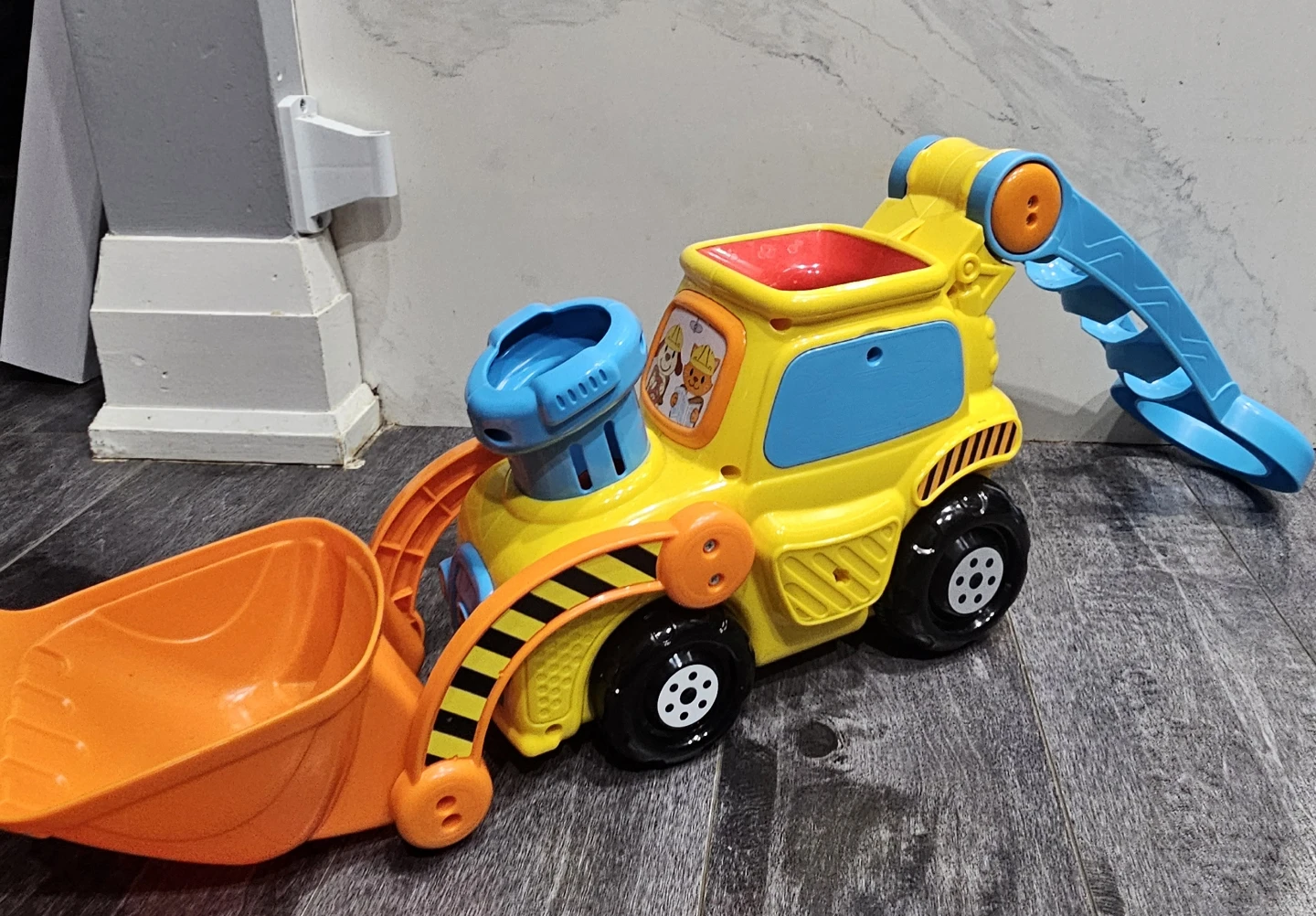 Baby table and toys - photo 5