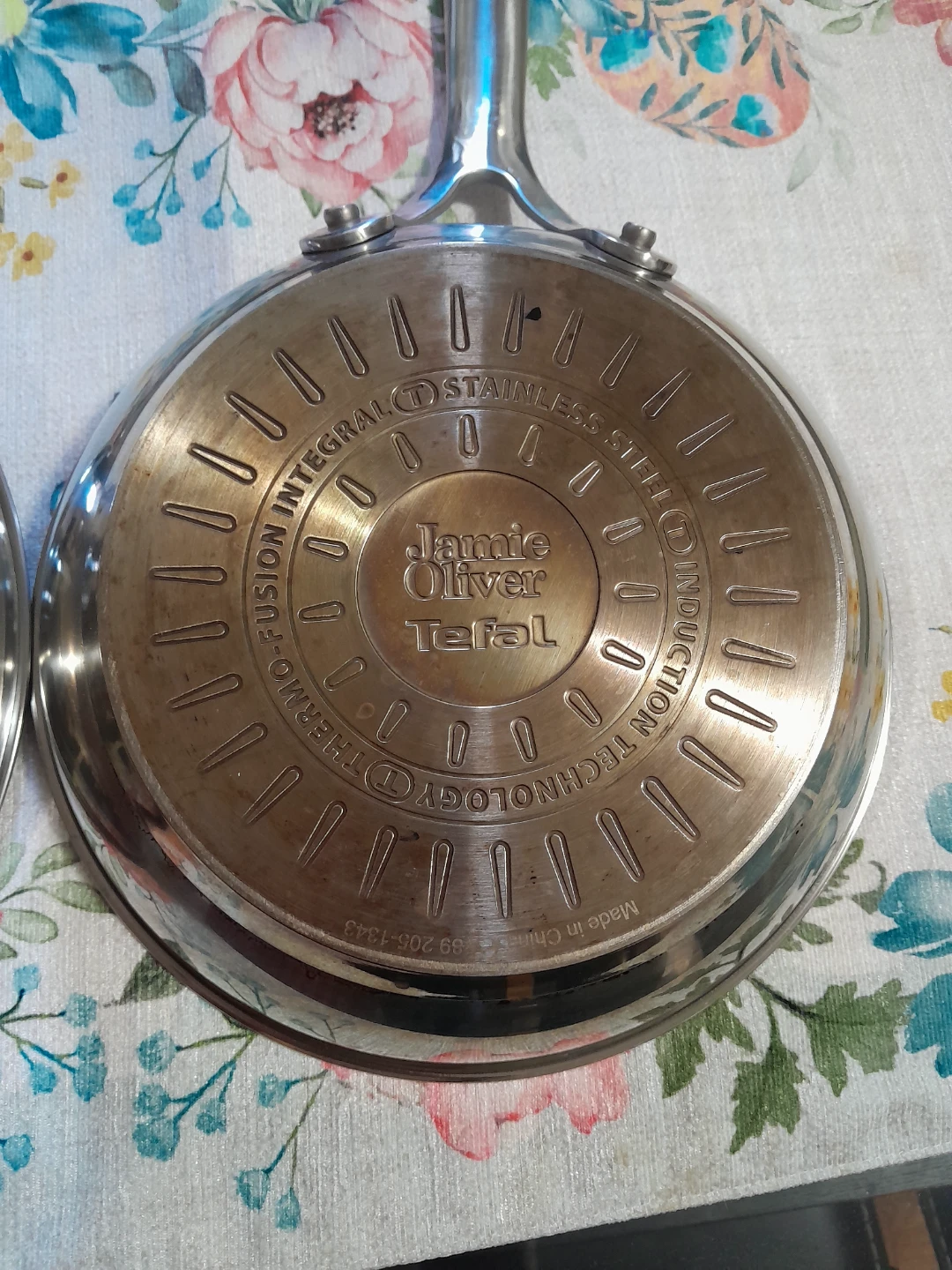 Chef Jamie Oliver's cookware - photo 3