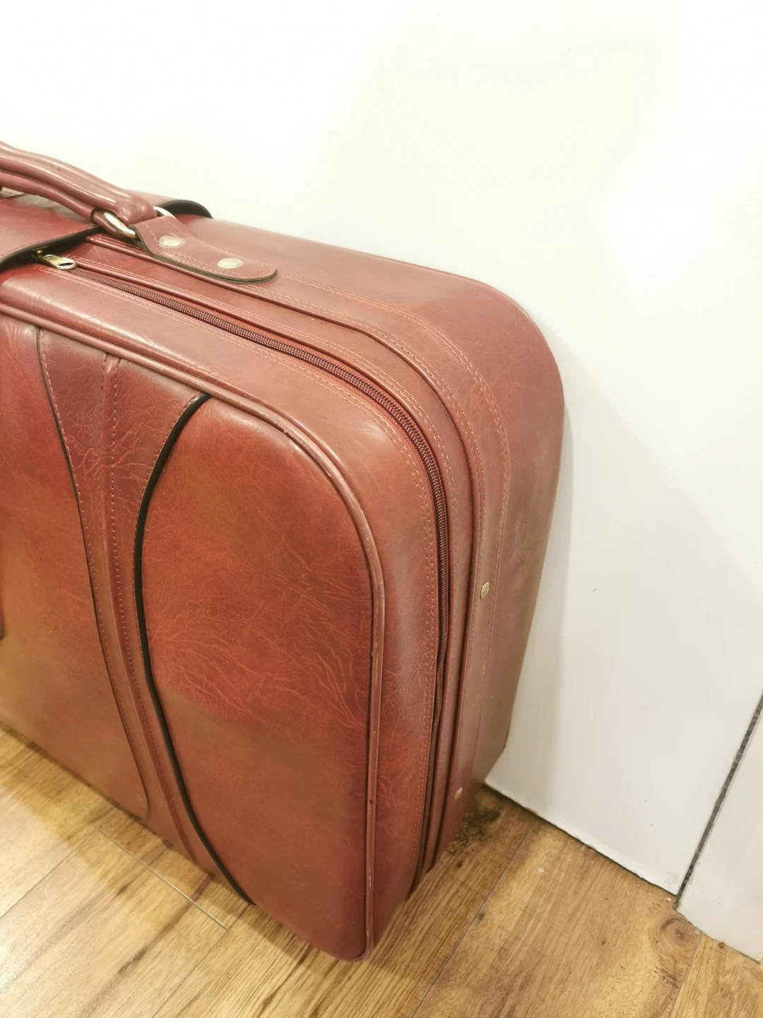 Vintage Leather Suitcase - photo 4