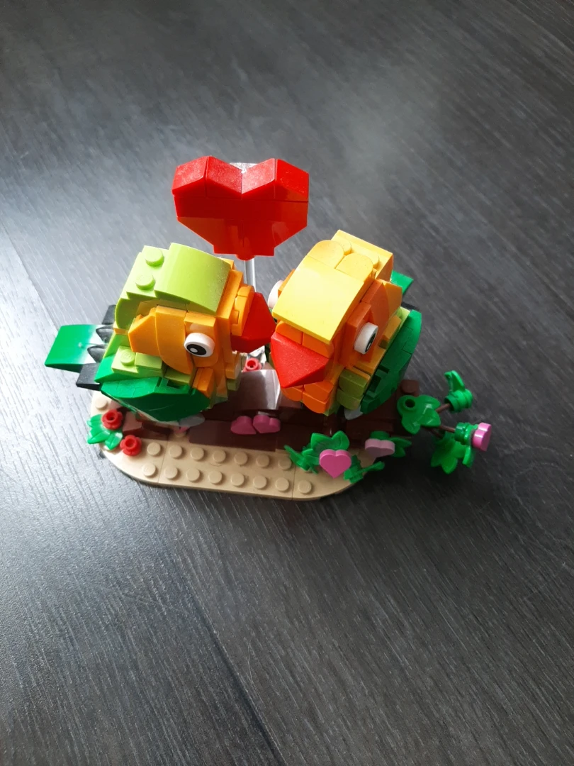 LEGO Lovebirds Display - photo 3
