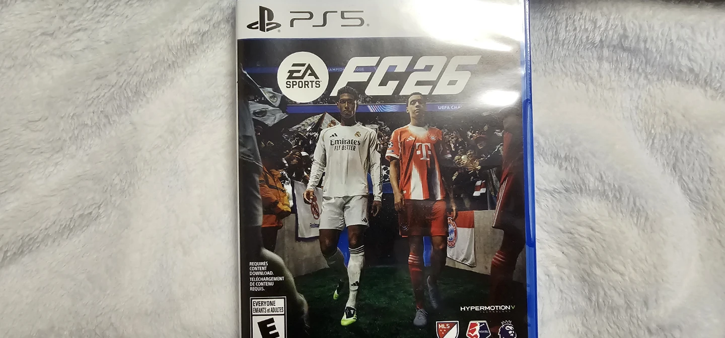 PlayStation 5 Console with FIFA 26 Game and Accessories - photo 2