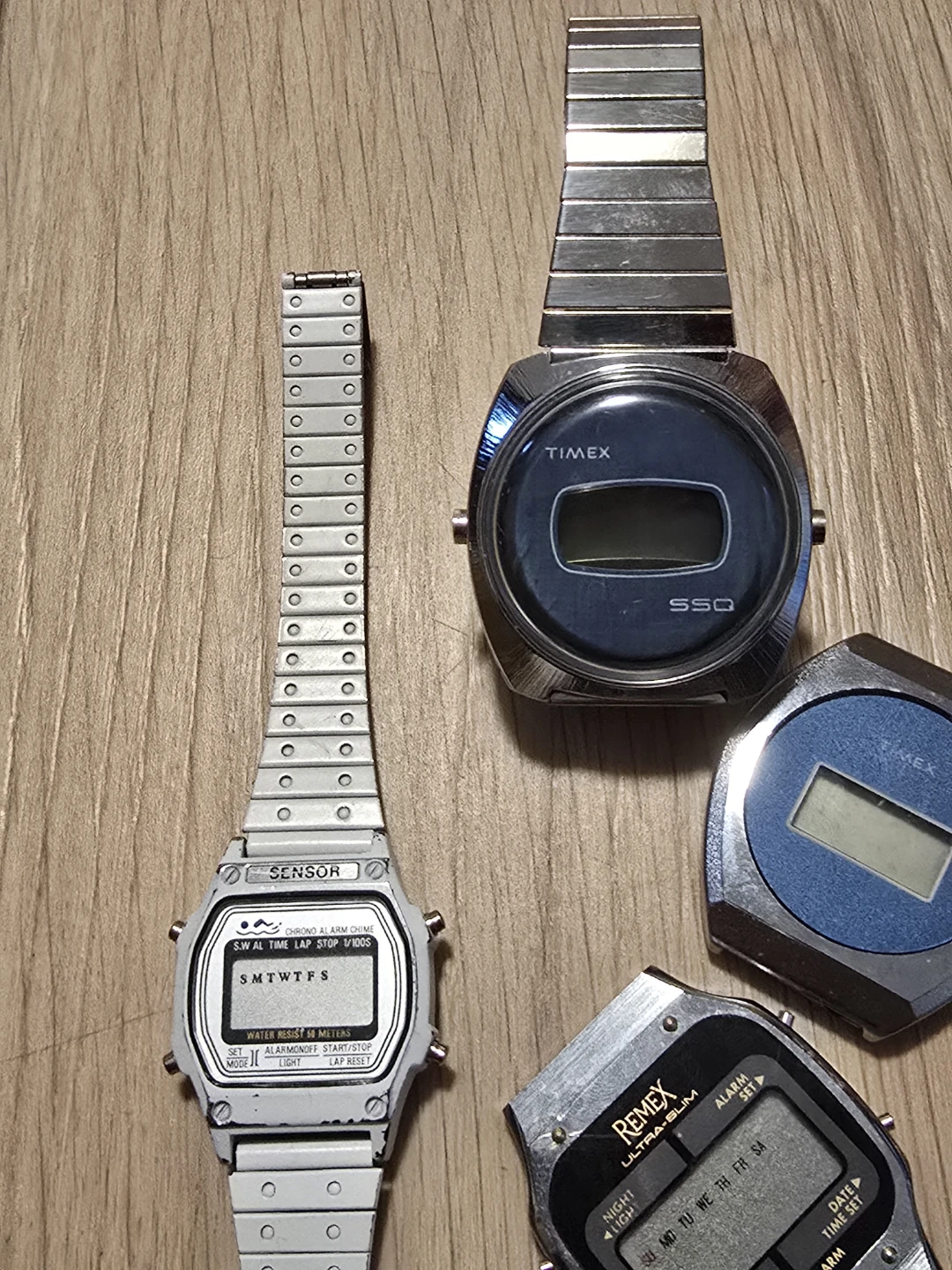 Lot of Vintage LCD watches for parts - photo 2