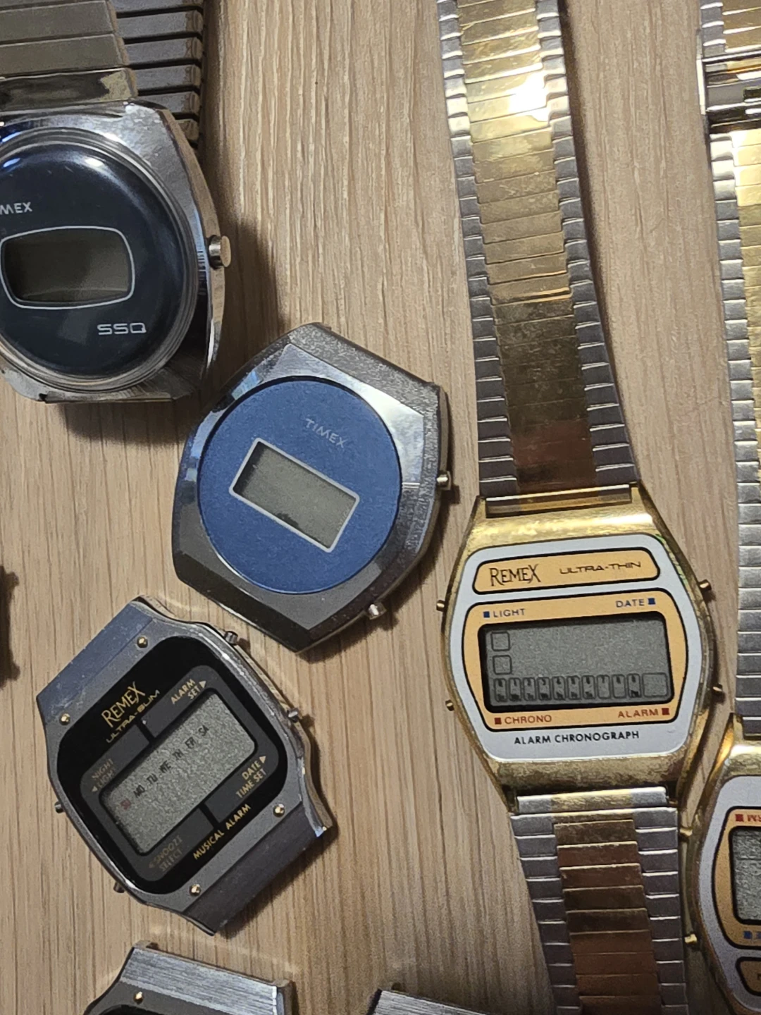 Lot of Vintage LCD watches for parts - photo 3