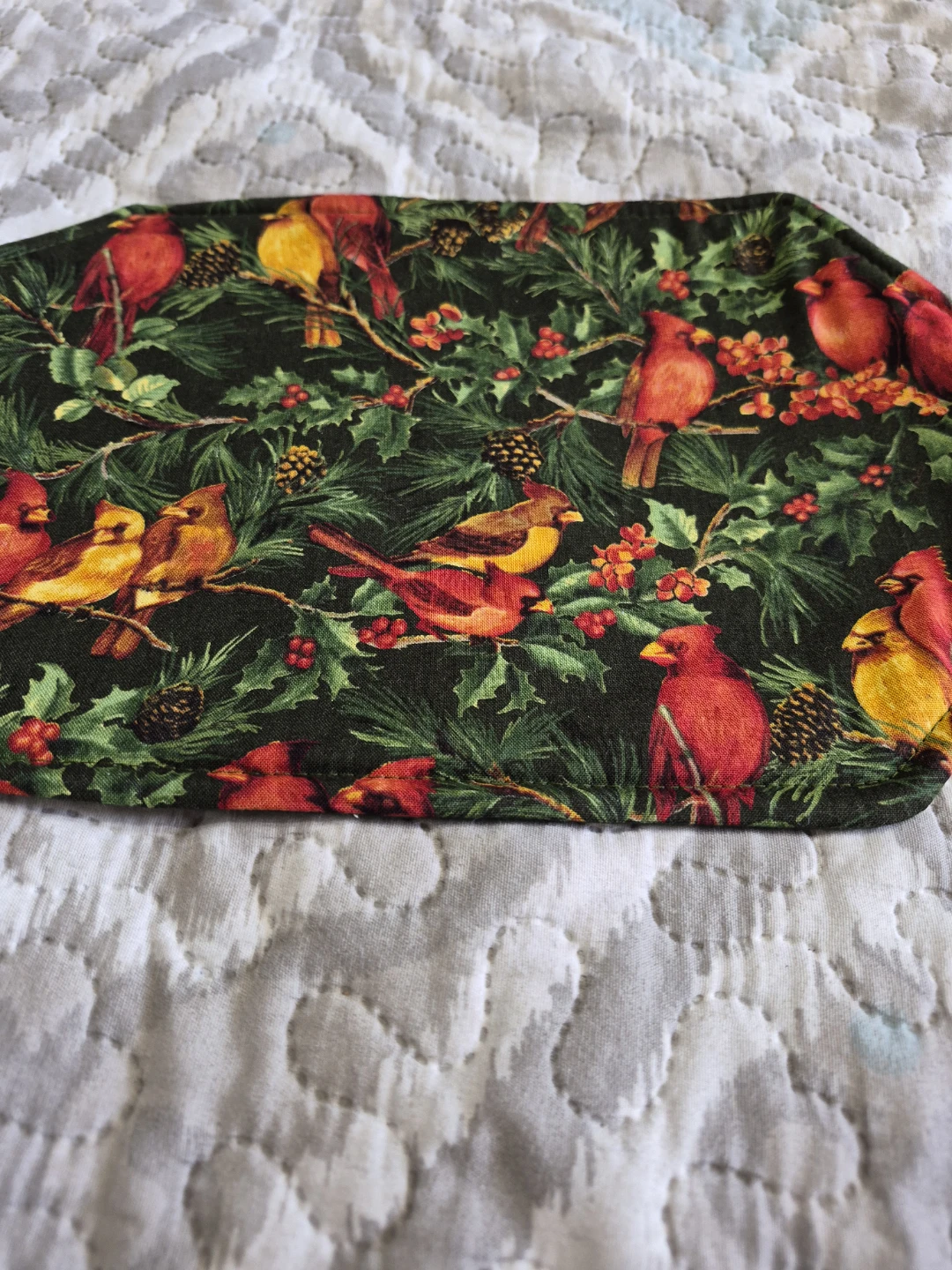 Beautiful 12" x 7 1/2" Table Centre Mat Decor with Cardinals - photo 4