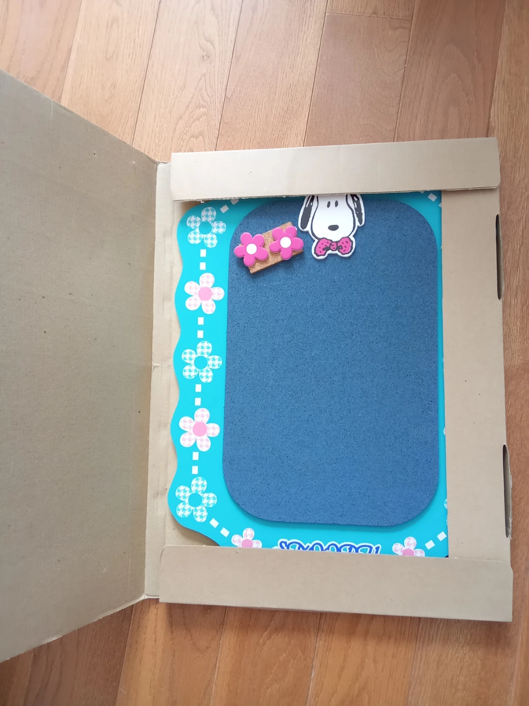 Snoopy Corkboard 12x16" - photo 3