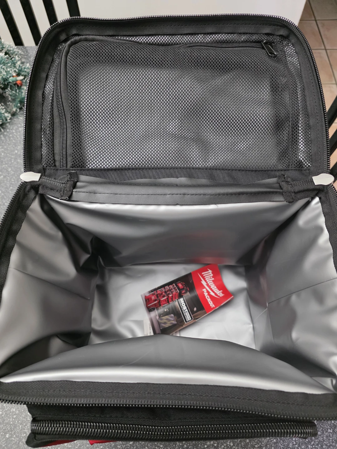 Milwaukee Red and Black Insulated Jobsite Cooler Bag - photo 4