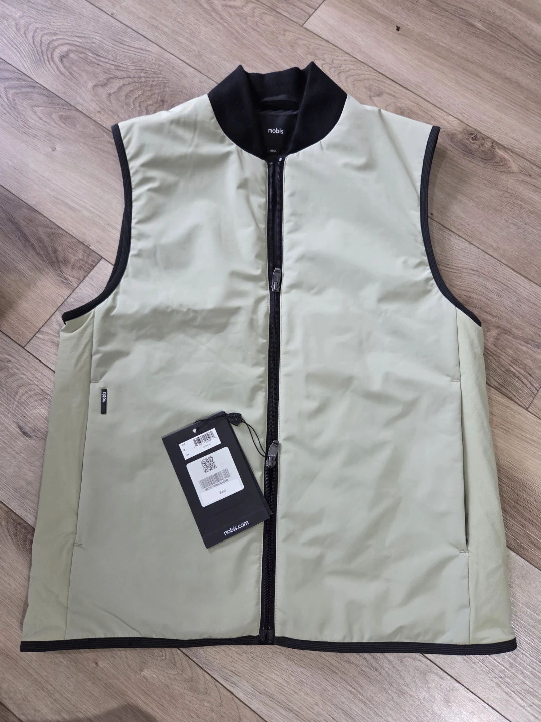 [Nobis] BNWT Men's Vest - Size M