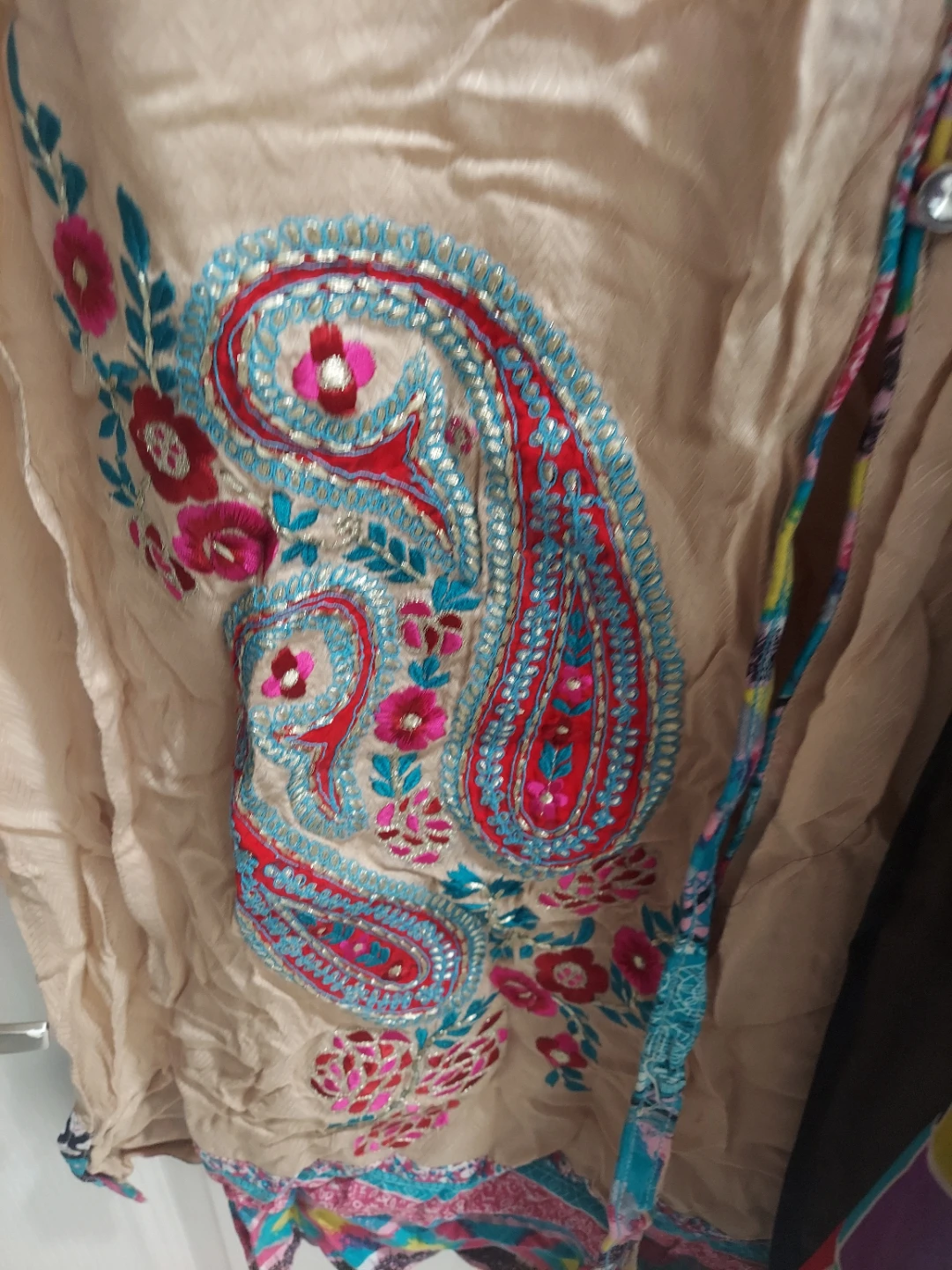 Beige Embroidered Kurti with Colourful Scarf - photo 3