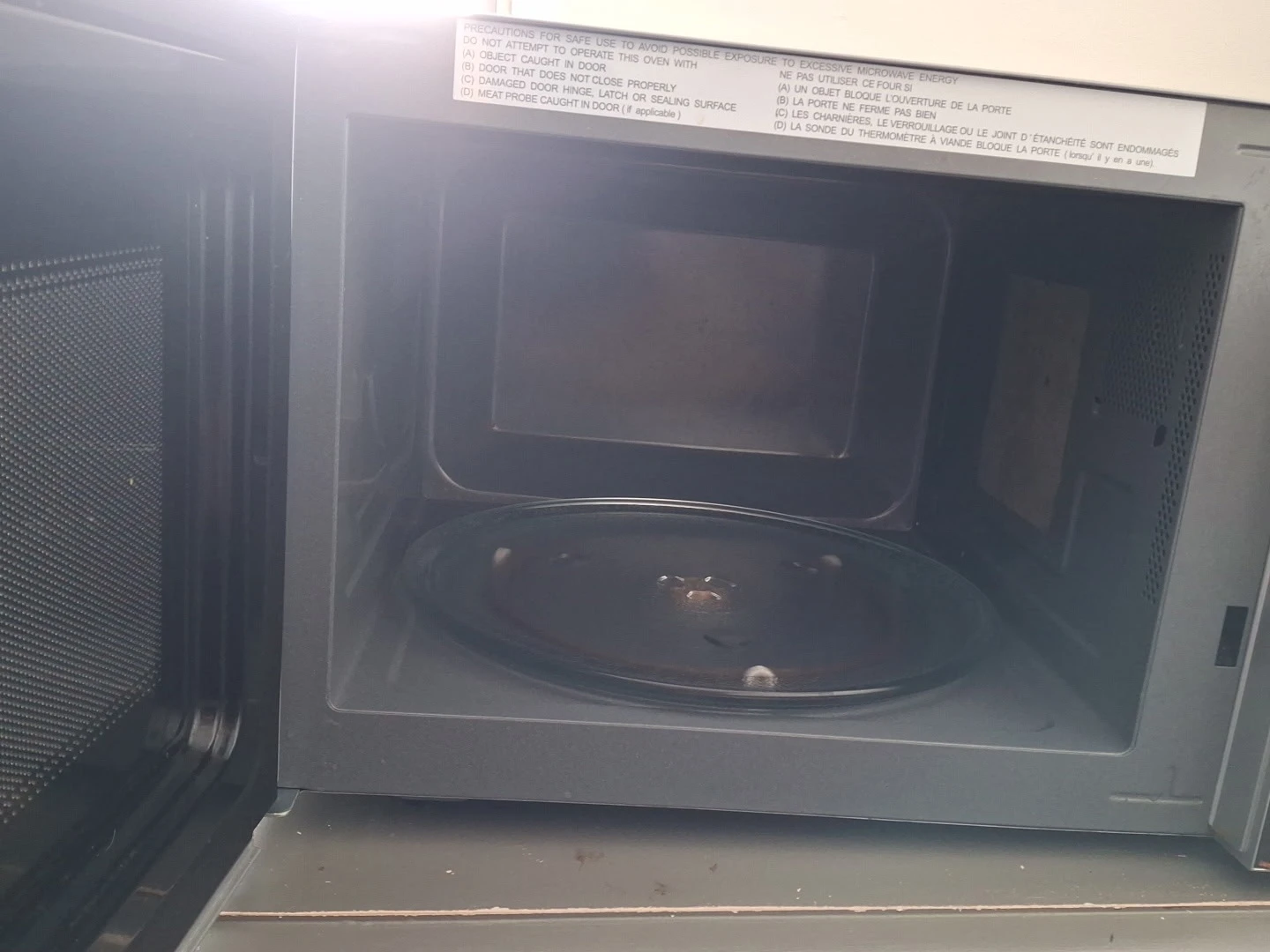 Westinghouse Microwave Oven - photo 2