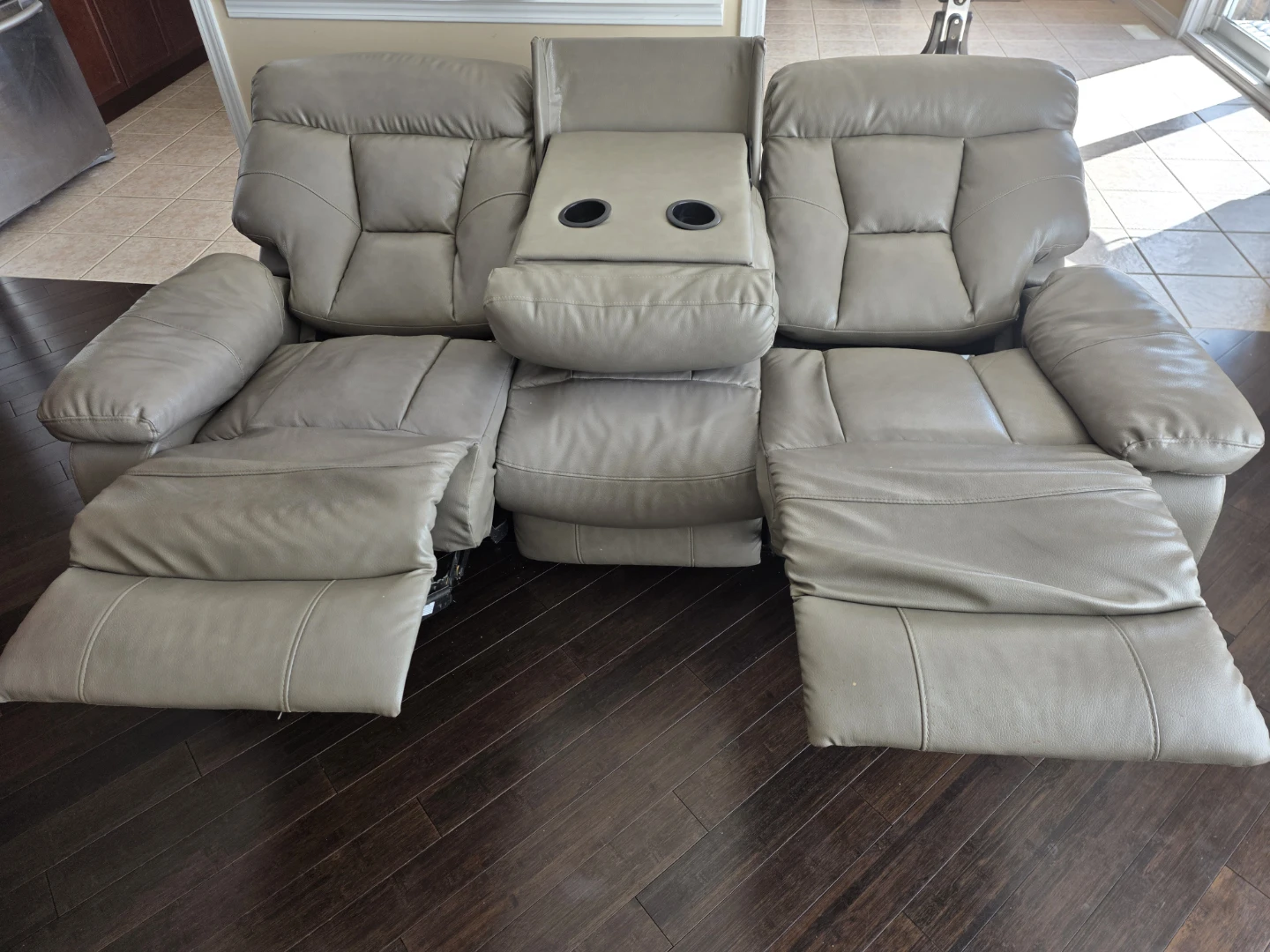 Comfortable 3+1 Seater Power Reclining Sofa with Cup Holders - photo 4