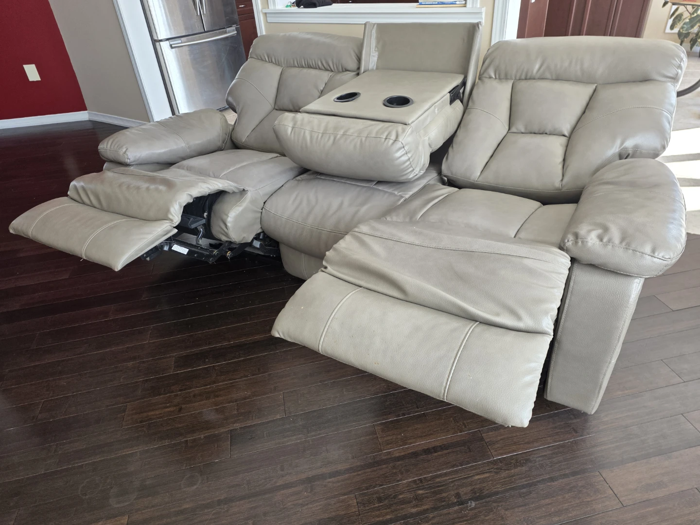 Comfortable 3+1 Seater Power Reclining Sofa with Cup Holders - photo 5