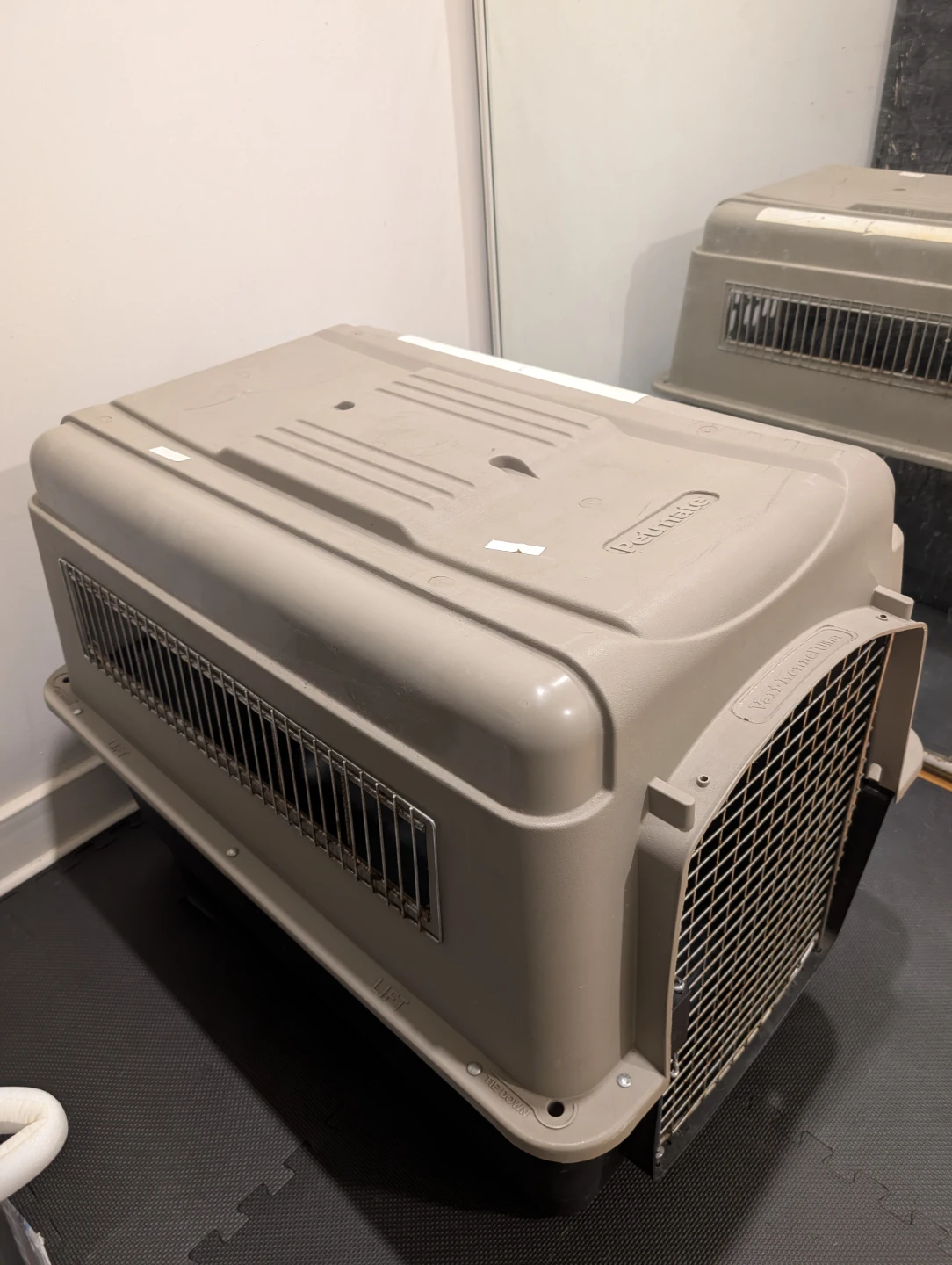 Petmate Vari Kennel Ultra 36" 50-70lbs Travel Crate - photo 2