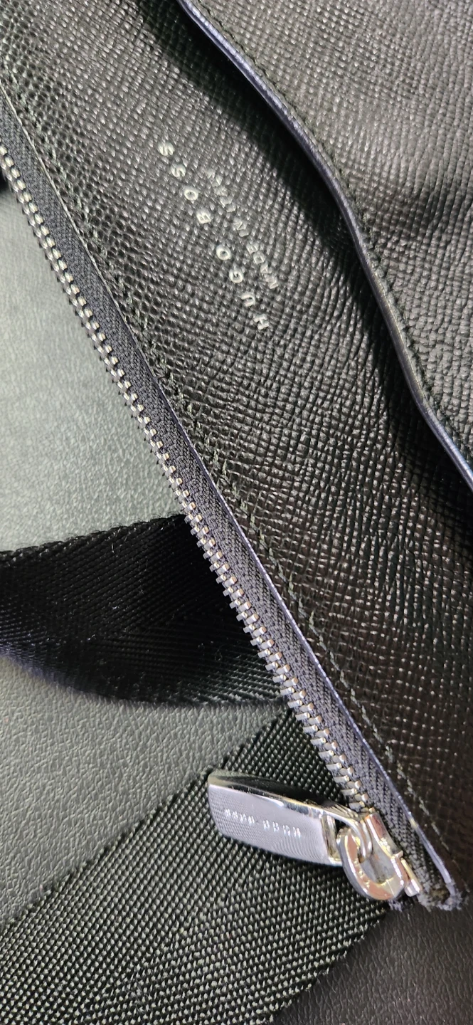 Hugo Boss Black Leather Crossbody Bag Made in Italy - photo 3