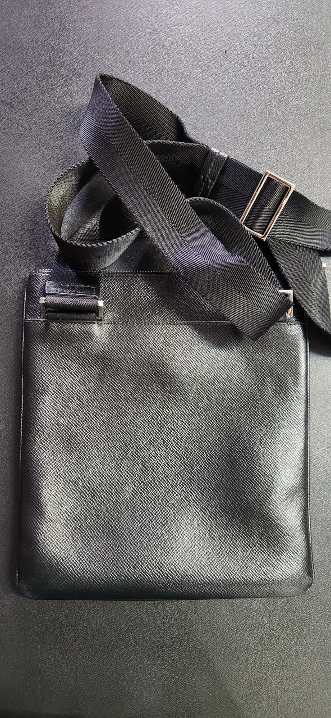 Hugo Boss Black Leather Crossbody Bag Made in Italy - photo 4