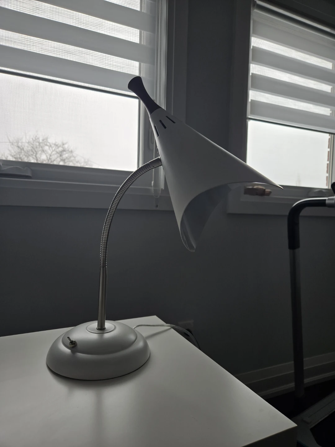 White Gooseneck Desk Lamp - photo 2