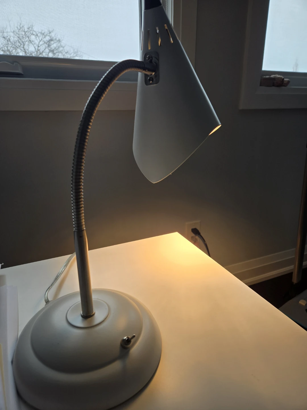 White Gooseneck Desk Lamp - photo 3