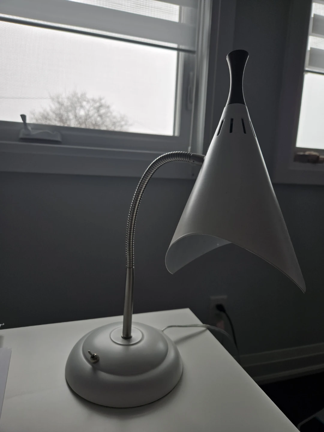White Gooseneck Desk Lamp - photo 4