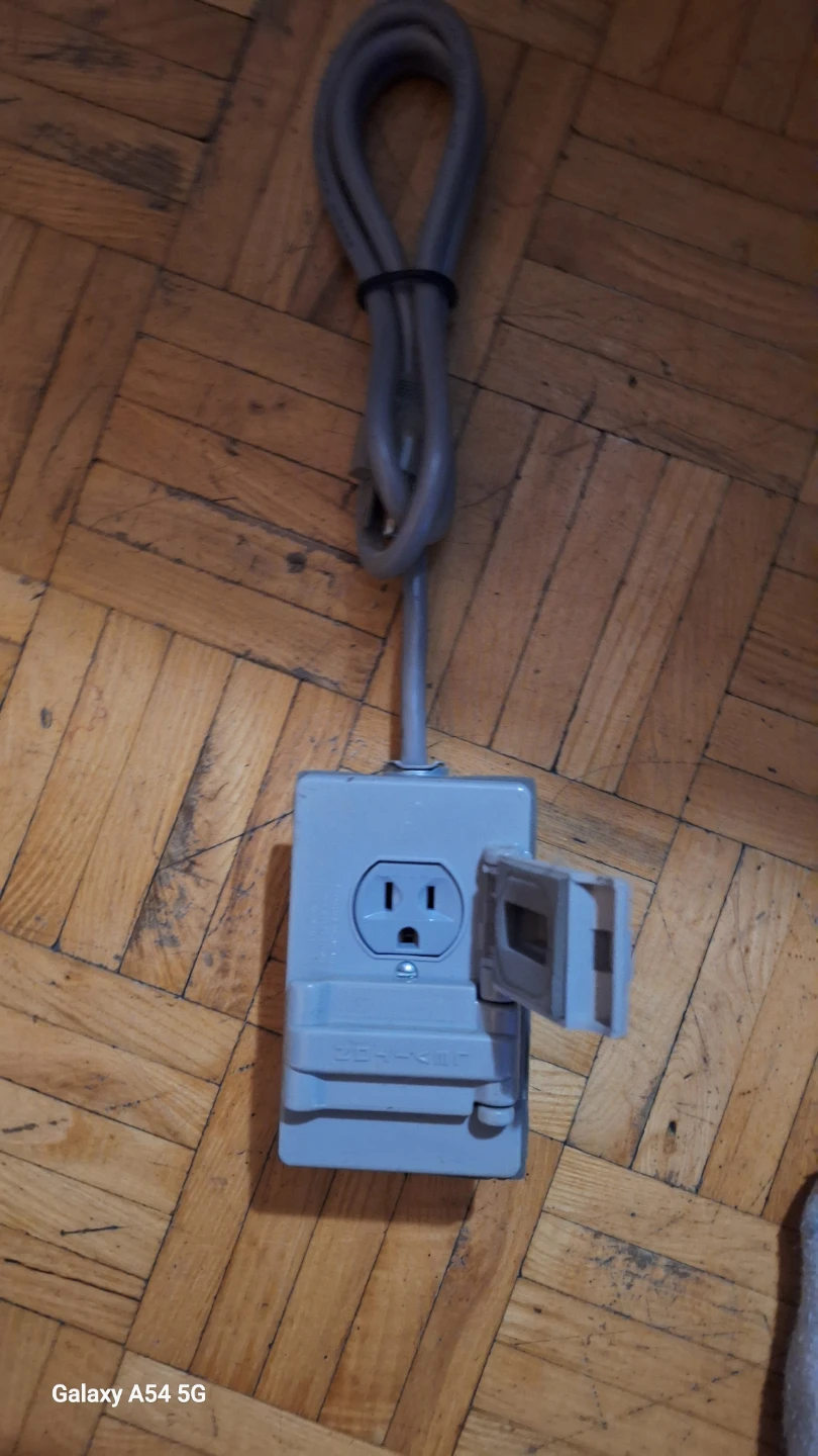 Leviton 2-Outlet Weatherproof In-Use Cover with GFCI Protection