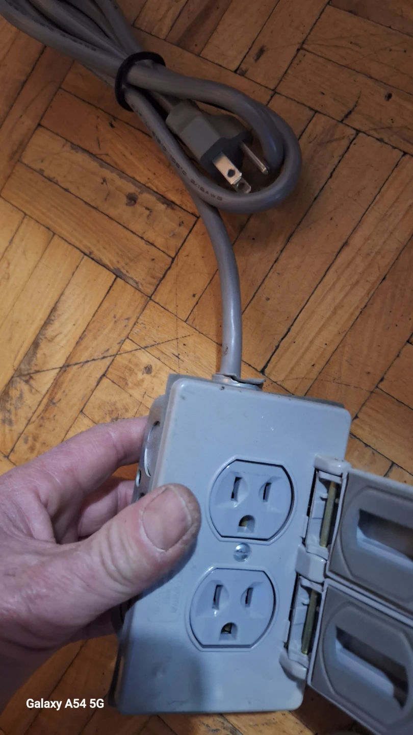 Leviton 2-Outlet Weatherproof In-Use Cover with GFCI Protection - photo 3