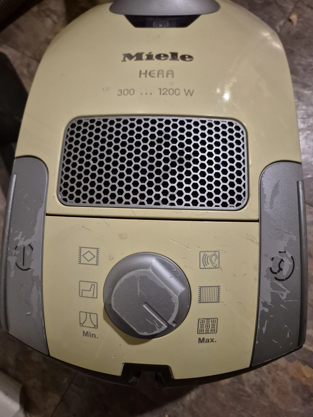 Miele Hera Vacuum Cleaner - 1200W - photo 3