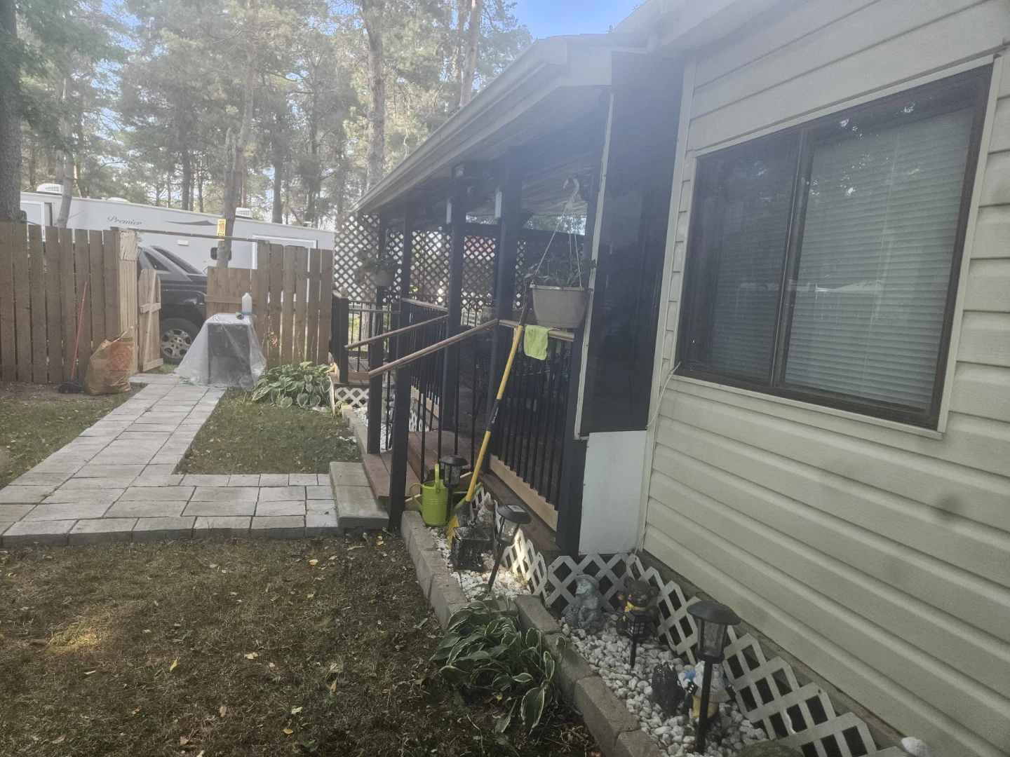 Trailer with add on room .2 bedrooms large lot - photo 5