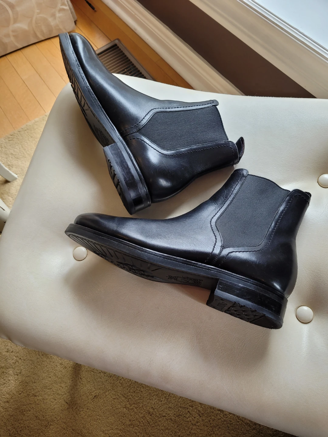 Practically New LOADING Black Leather Chelsea Boots - photo 3