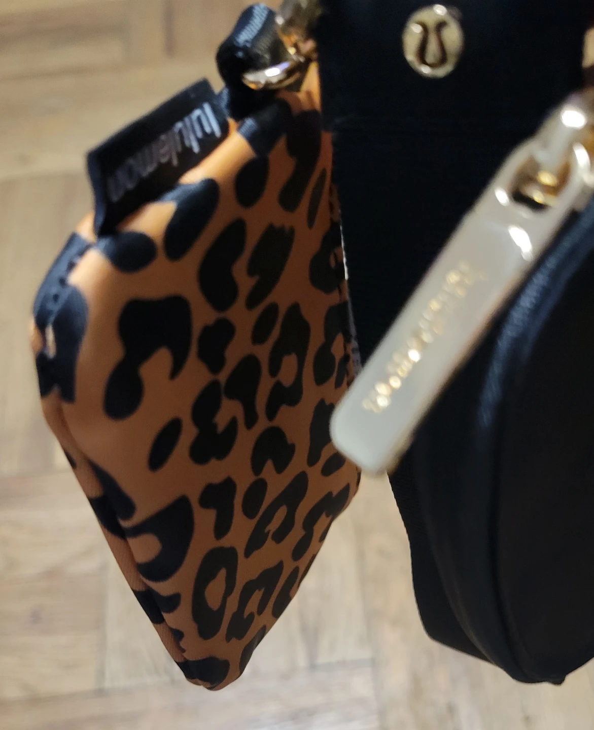 Lululemon Dust Pouch Wristlet Double - Black Leopard - photo 3