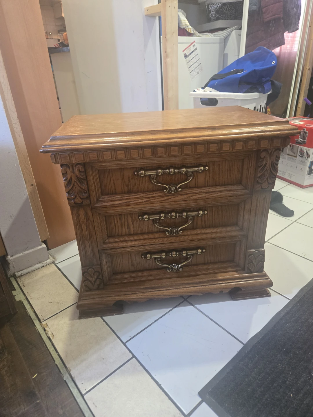 Vintage Oak 3-Drawer Nightstand - photo 3