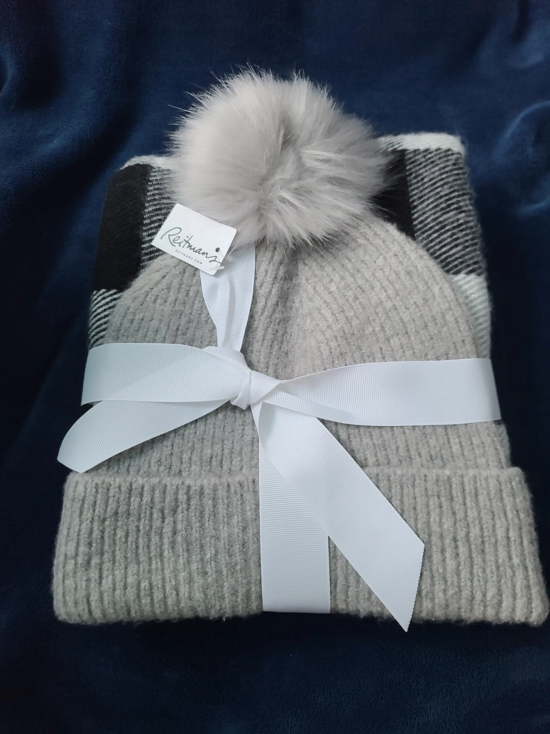 Reitman's Beanie and Scarf Set