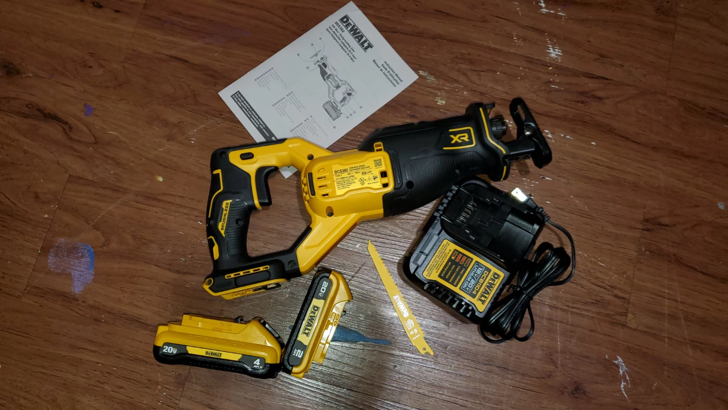 DEWALT DCS382 XR Brushless Reciprocating Saw Kit with 2