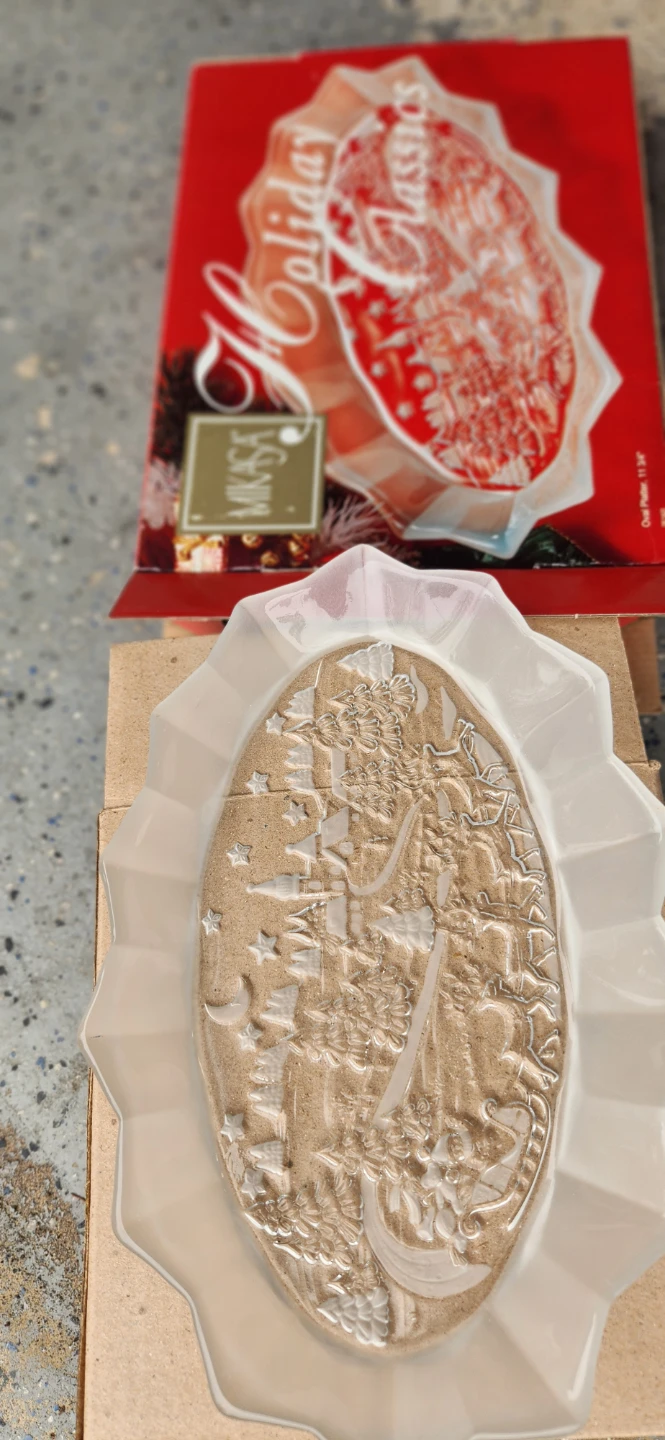 Holiday Classics & Midnight Tree Dessert Plates Set