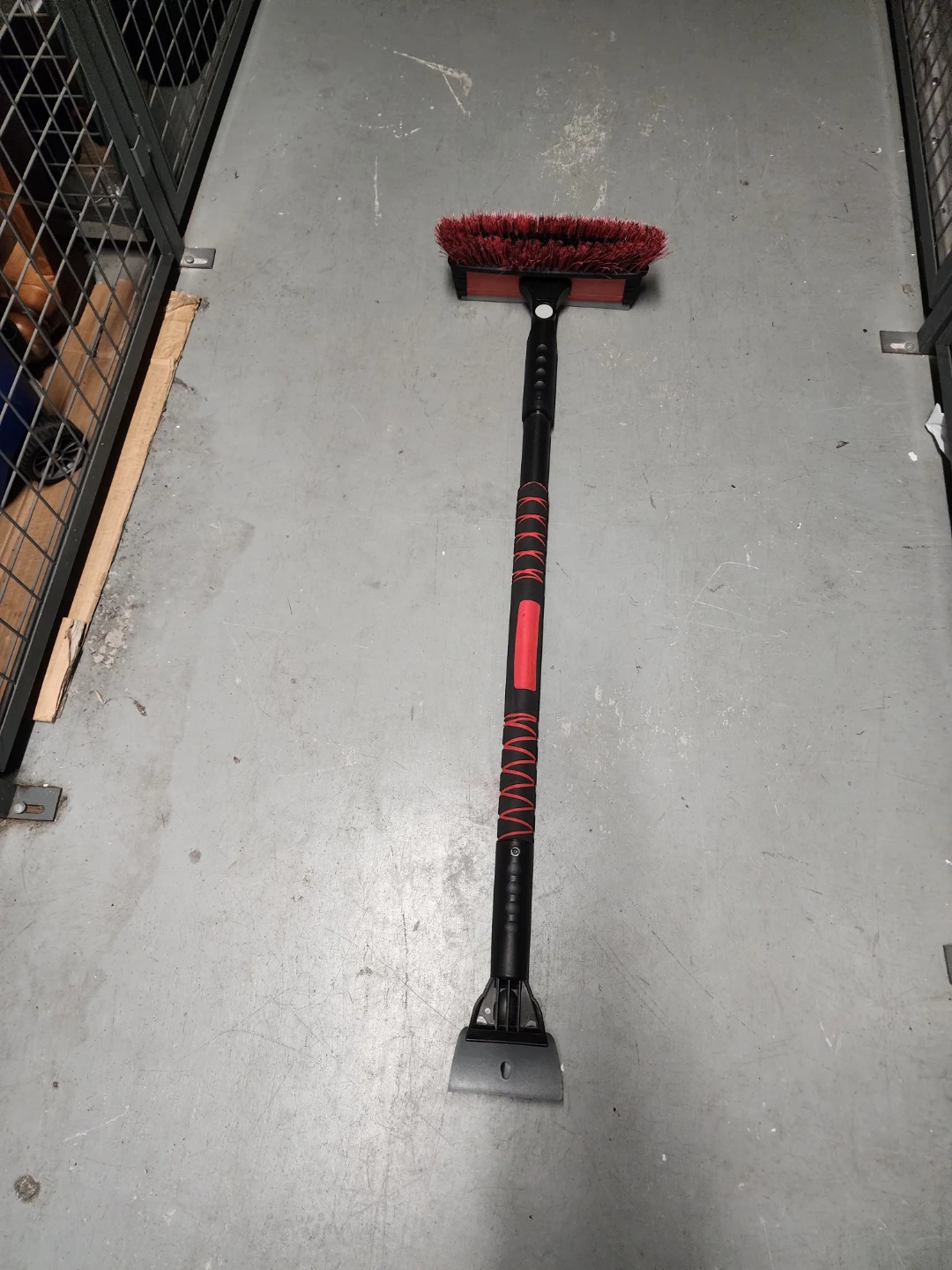 Extendable Snow Brush with Ice Scraper
