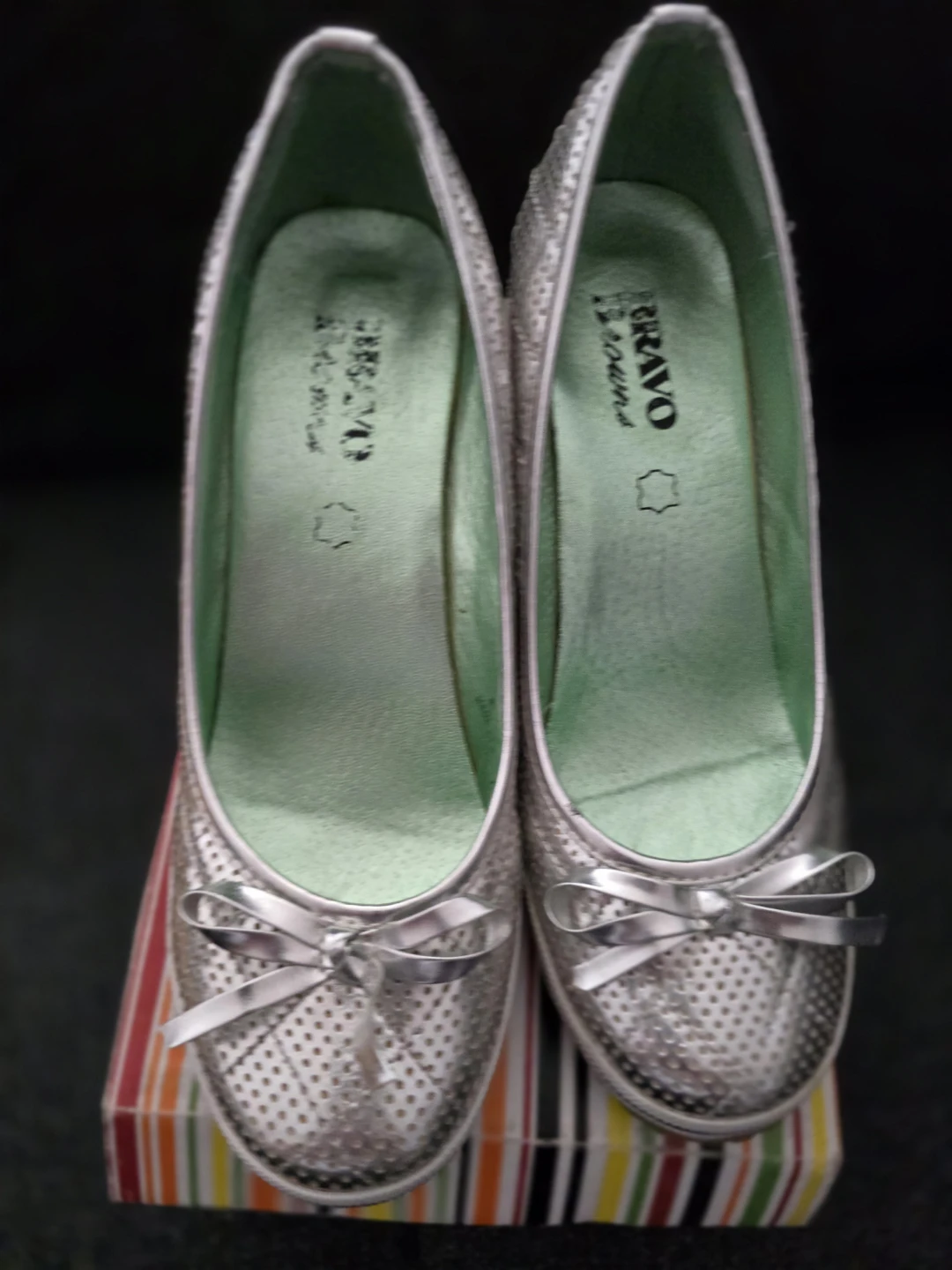 Bravo Woman Silver Wedge Espadrilles size 9 ( fits 8-8 1/2) - photo 2