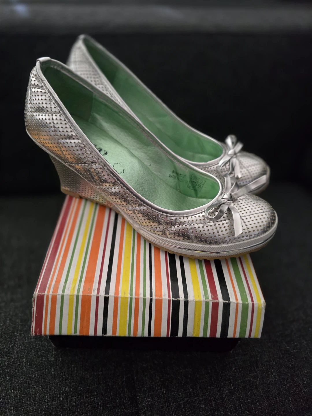 Bravo Woman Silver Wedge Espadrilles size 9 ( fits 8-8 1/2) - photo 4