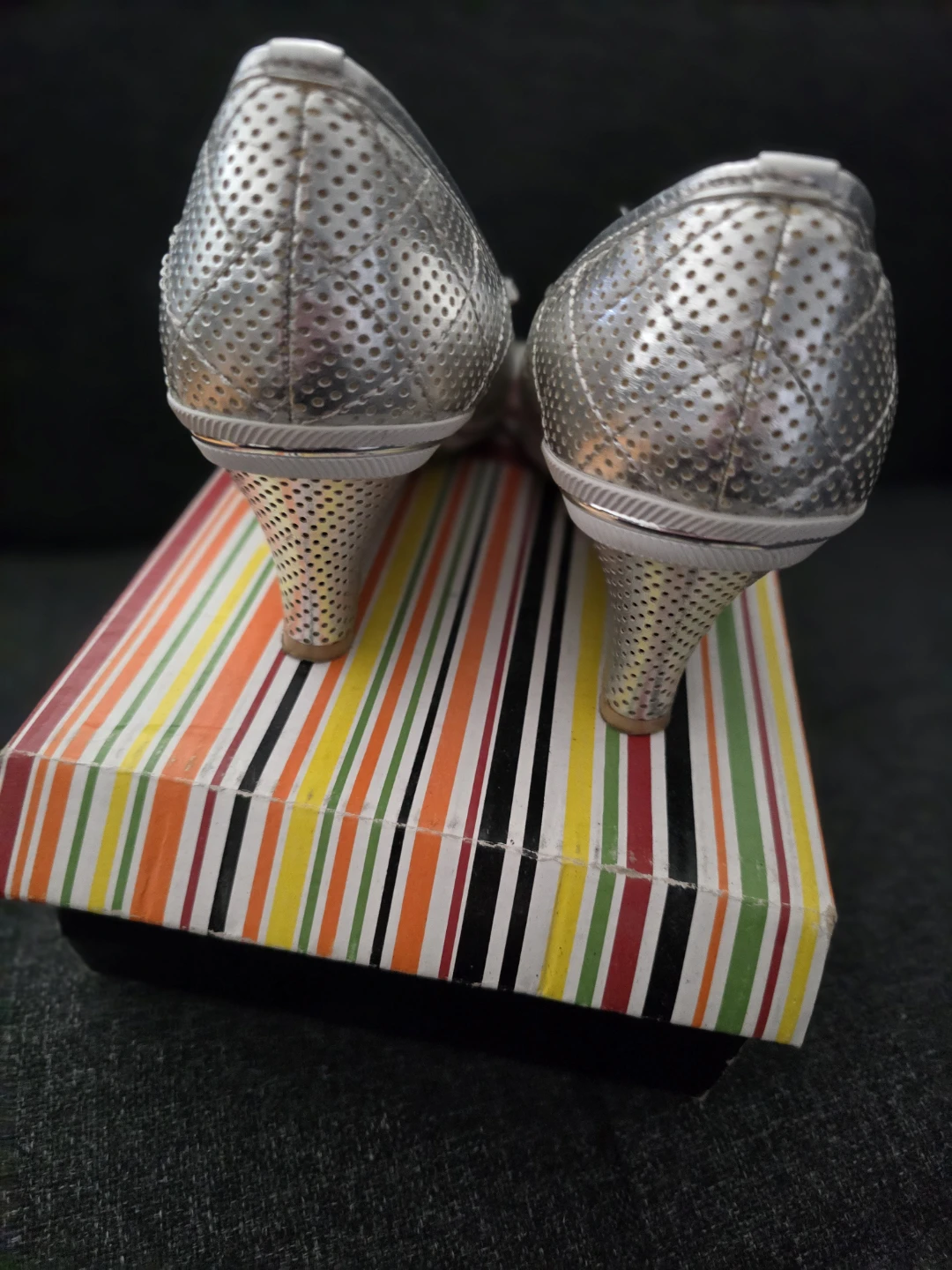 Bravo Woman Silver Wedge Espadrilles size 9 ( fits 8-8 1/2) - photo 5