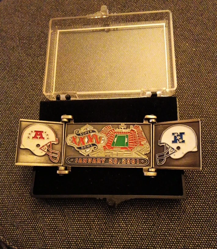 Super Bowl XXXV Tampa Florida Commemorative Pin