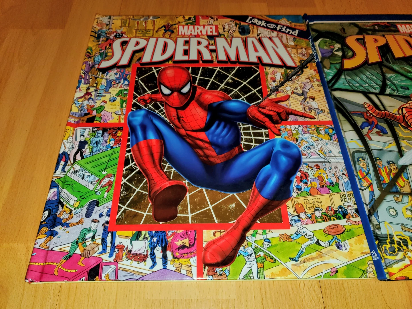 Marvel Spider-Man Look and Find Book Lot (2 Books) - photo 2