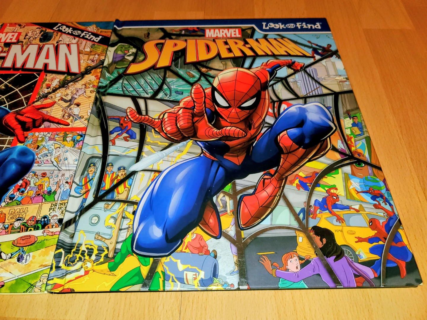Marvel Spider-Man Look and Find Book Lot (2 Books) - photo 3