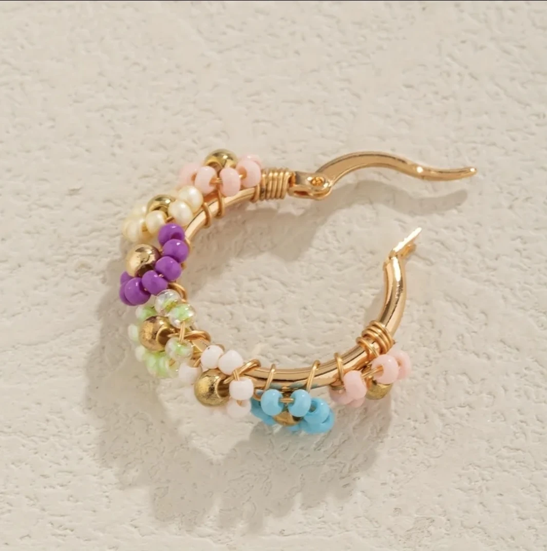 Handmade Beaded Daisy Flower Gold Hoop Earrings - photo 3
