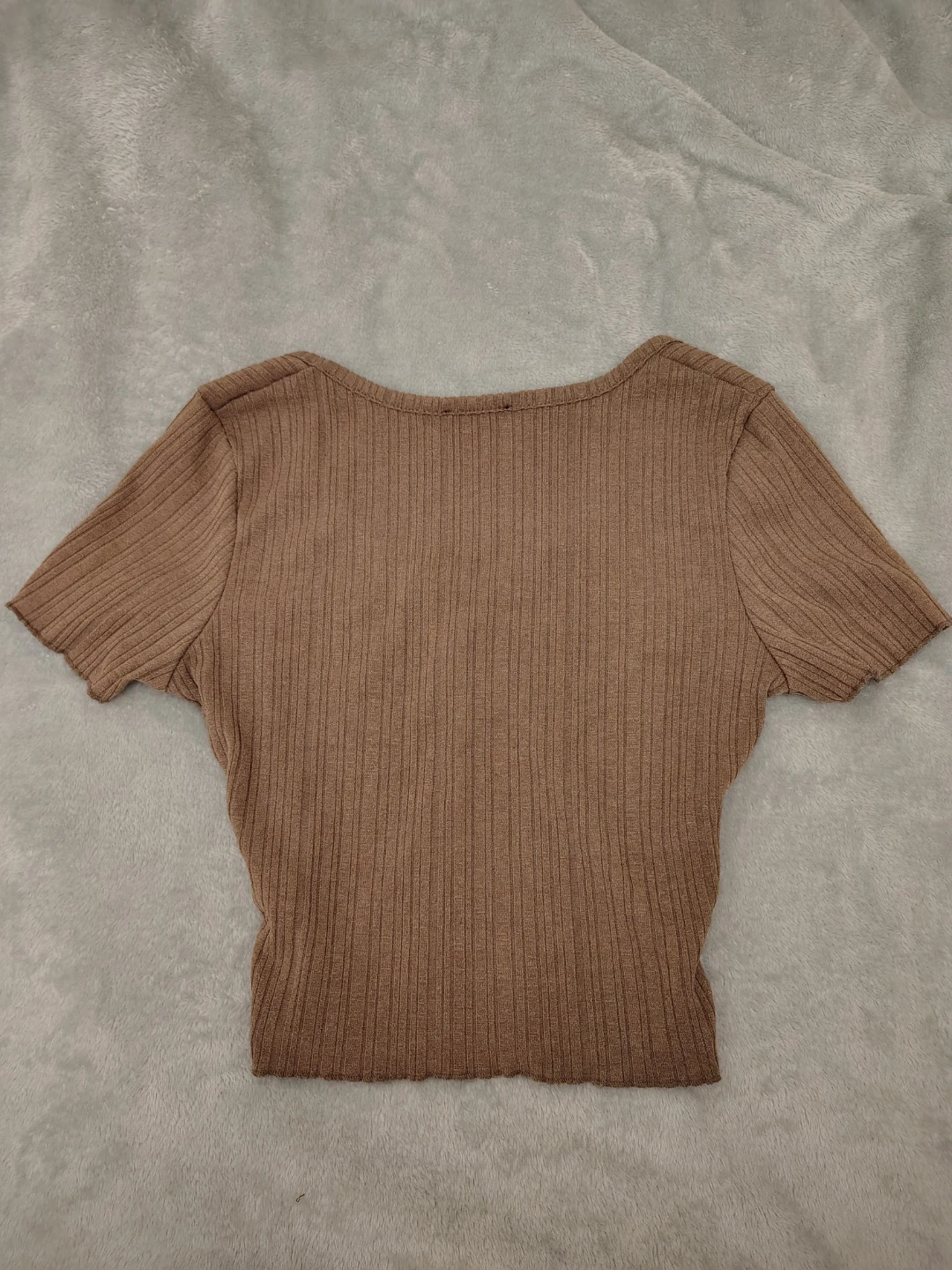 Ribbed V-Neck Button-Up crop Top - Size small - photo 2