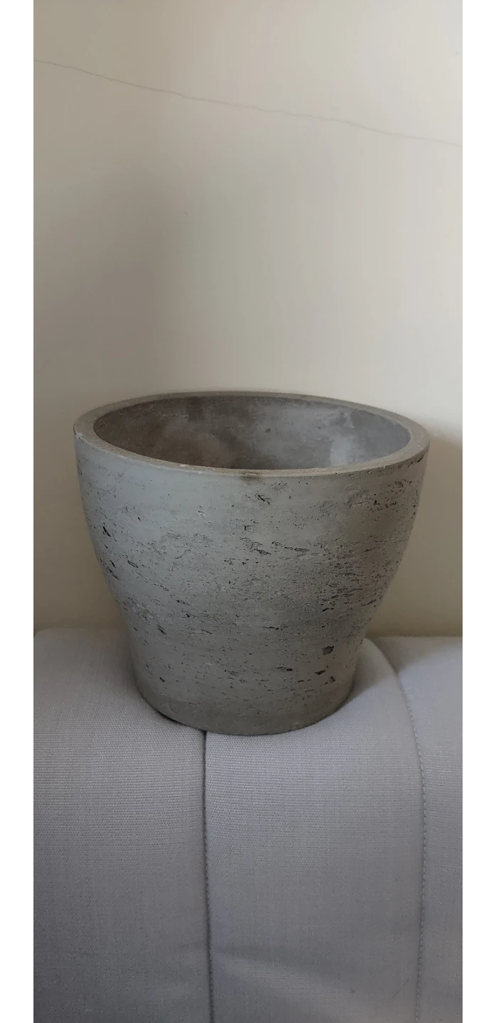(NEW) Jardin de Ville Concrete Planter Pot