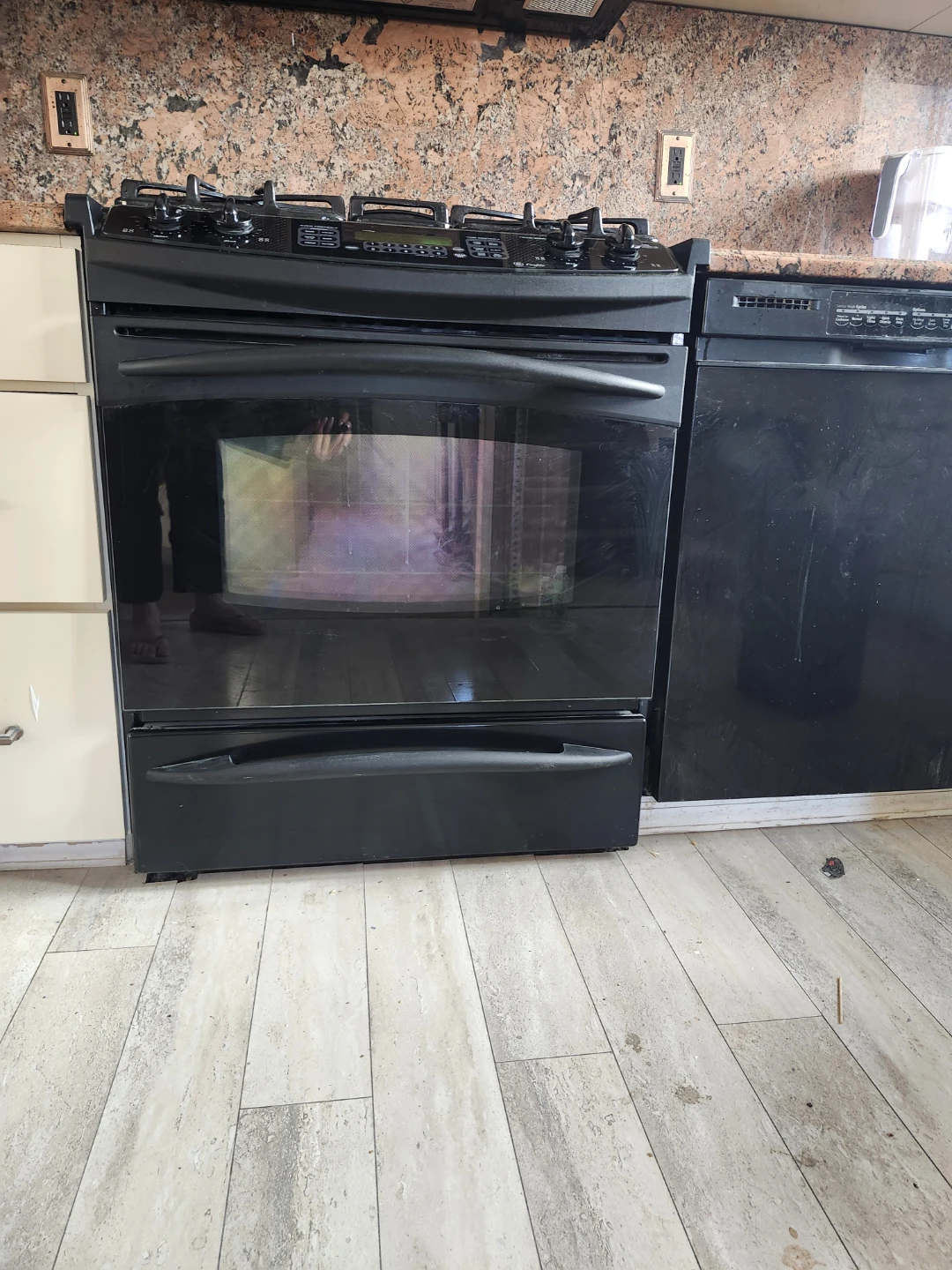GE Profile Gas Range with Oven - photo 3