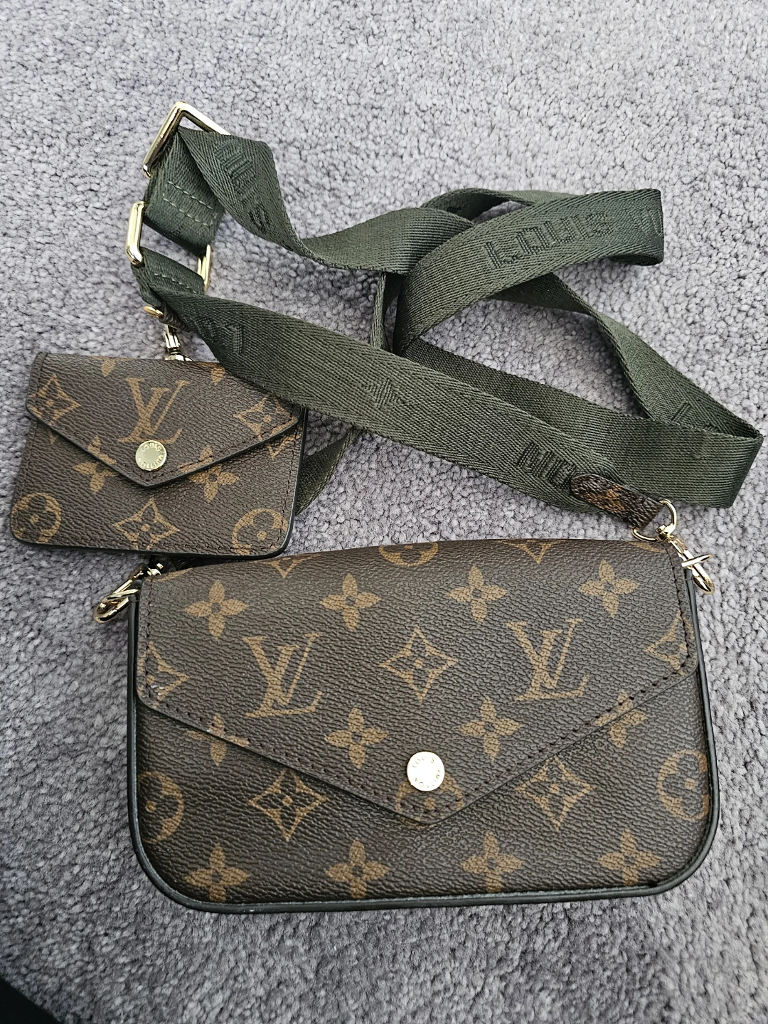 Louis Vuitton Monogram Pochette Voyage (Faux)